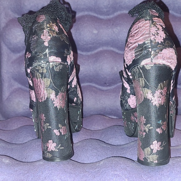 Mauve Fanged Faerie Brocade Mary Janes - Picture 3 of 4